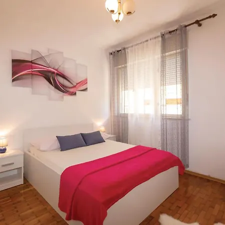 Apartment Lovely In With Kitchen Zadar