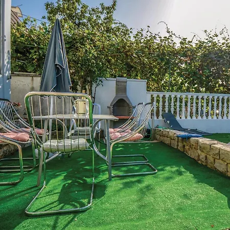 Lägenhet Awesome In With Wifi Zadar