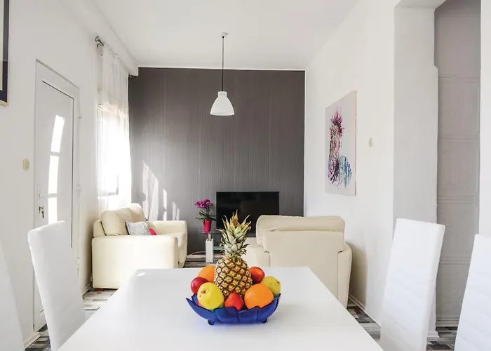 Appartement Awesome In With Wifi