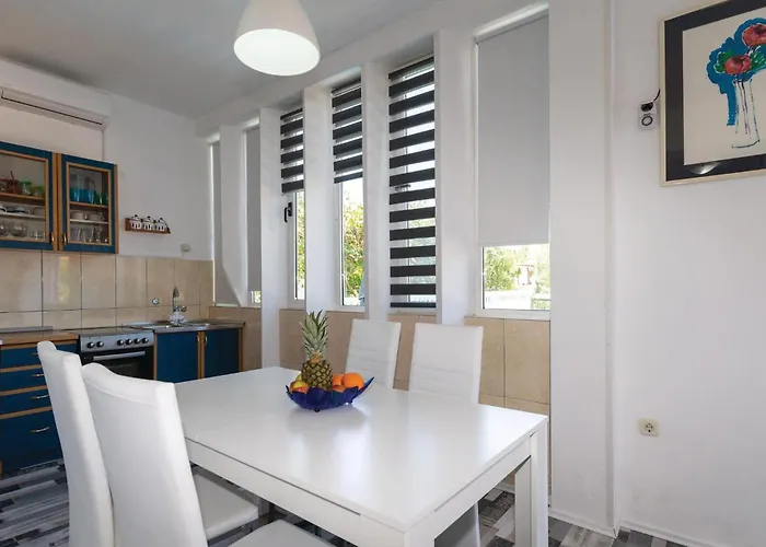 Appartement Awesome In With Wifi